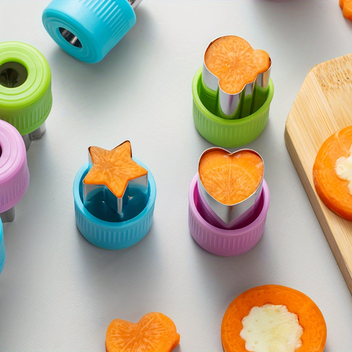 Kitchen Gadgets Vegetable Cutter - เครื่องตัดผักรูปดาวหัวใจ ด้ามจับพลาสติก 3 ชิ้น อุปกรณ์ทำครัวแบบพกพา ที่ตัดผลไม้สแตนเลส