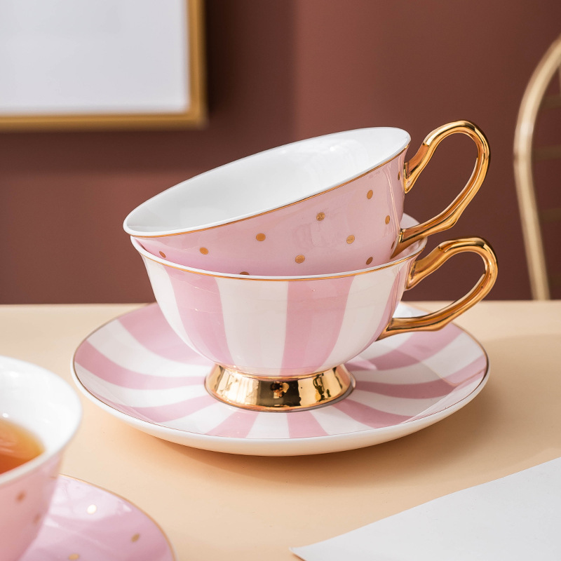 แก้วกาแฟเซรามิกสีชมพูพร้อมจานร - Kitchen Gadgets Set บทวิจารณ์และราคา