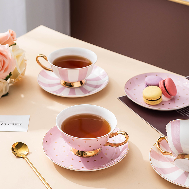 แก้วกาแฟเซรามิกสีชมพูพร้อมจานร - Kitchen Gadgets Set บทวิจารณ์และราคา